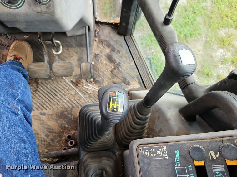 image for item DR8617 1992 White 6105 C tractor