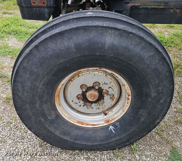 image for item DR8617 1992 White 6105 C tractor