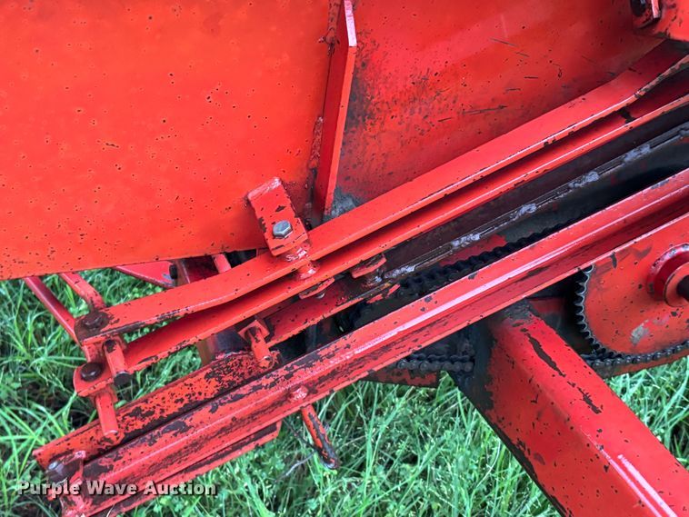 image for item DS2494 New Holland  1034 Stackliner  bale stacker