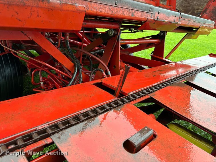 image for item DS2494 New Holland  1034 Stackliner  bale stacker