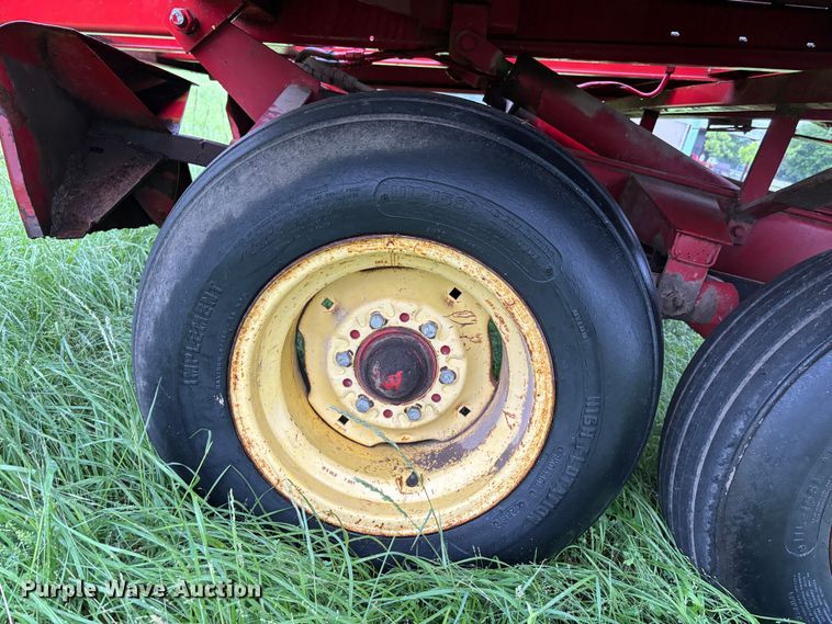 image for item DS2494 New Holland  1034 Stackliner  bale stacker