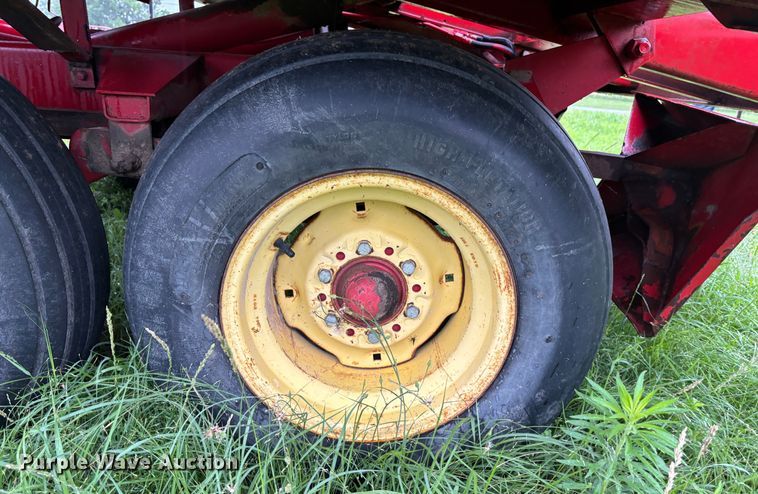 image for item DS2494 New Holland  1034 Stackliner  bale stacker