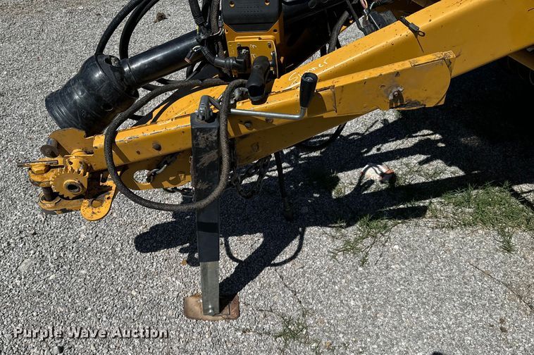 image for item DX0468 2015 Vermeer 604N round baler