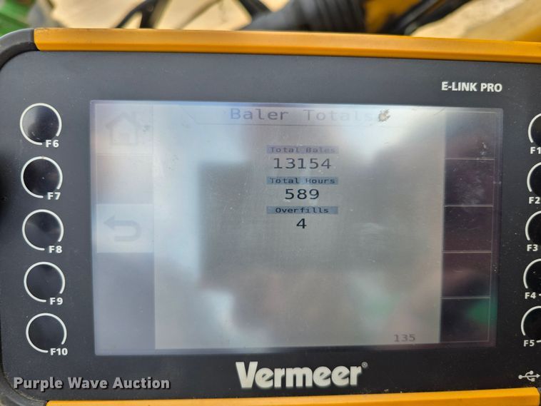 image for item DX0468 2015 Vermeer 604N round baler