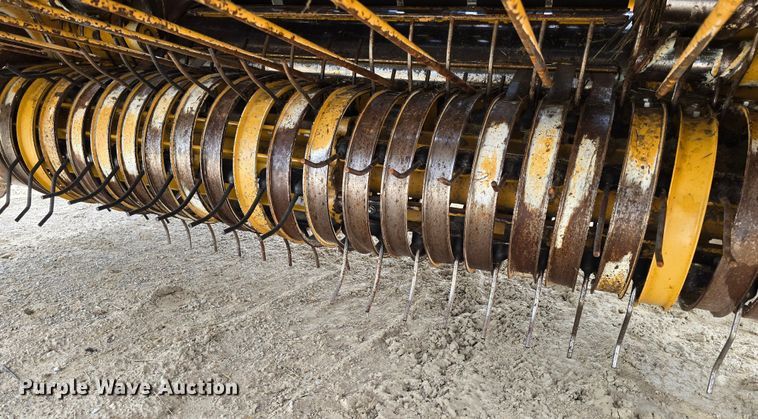 image for item DX0468 2015 Vermeer 604N round baler