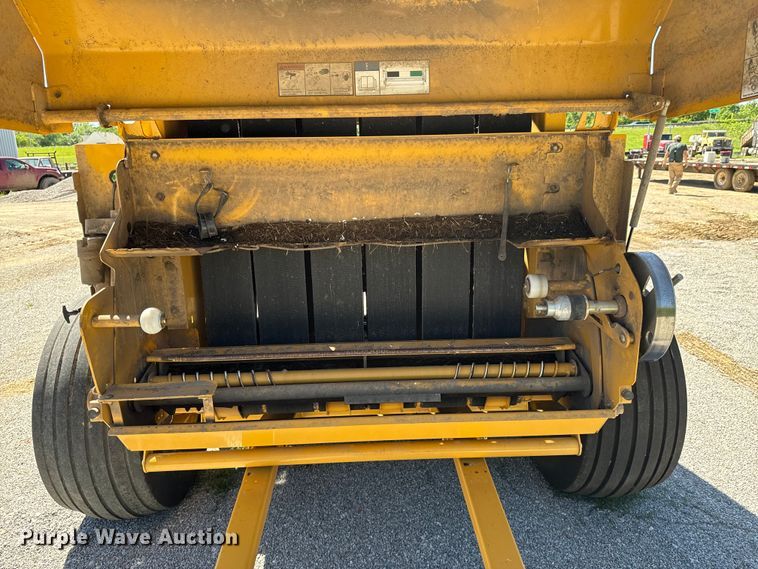 image for item DX0468 2015 Vermeer 604N round baler