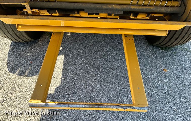 image for item DX0468 2015 Vermeer 604N round baler