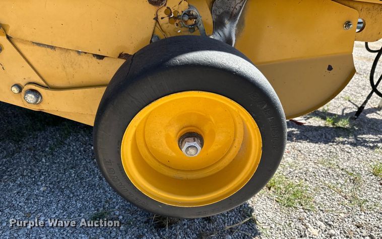 image for item DX0468 2015 Vermeer 604N round baler