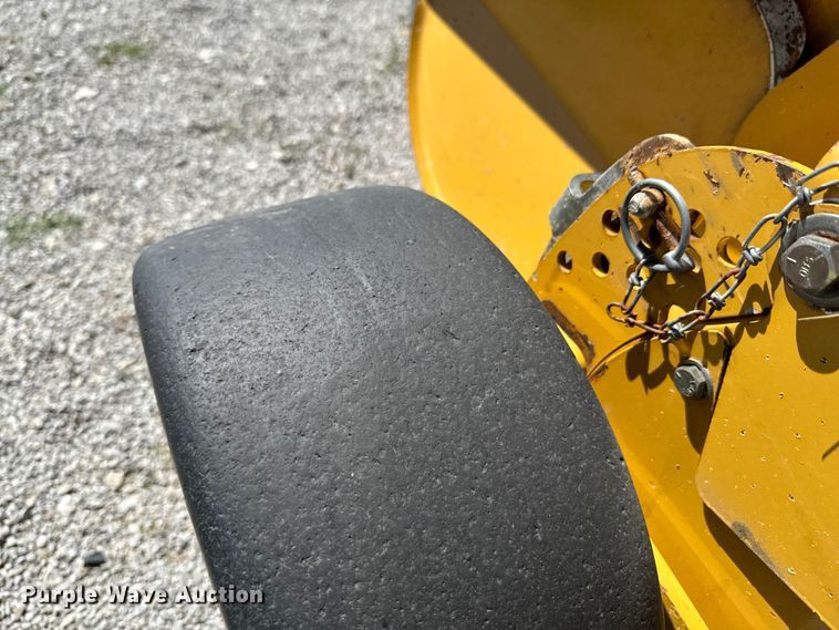 image for item DX0468 2015 Vermeer 604N round baler