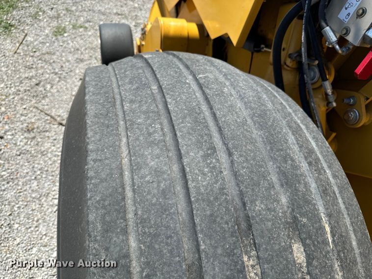 image for item DX0468 2015 Vermeer 604N round baler