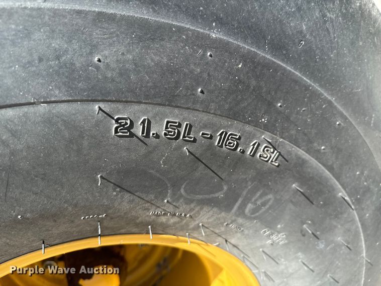 image for item DX0468 2015 Vermeer 604N round baler