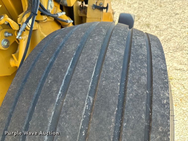 image for item DX0468 2015 Vermeer 604N round baler