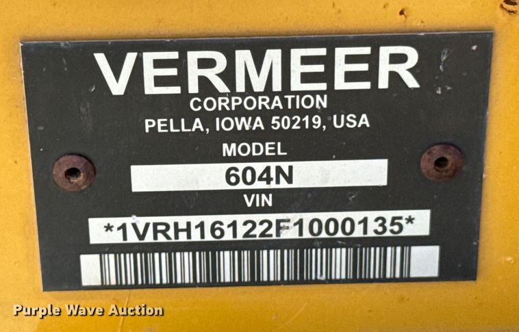 image for item DX0468 2015 Vermeer 604N round baler