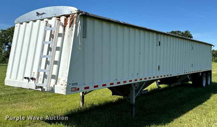 image for item DX0515 2019 JETCO KG-121 grain trailer