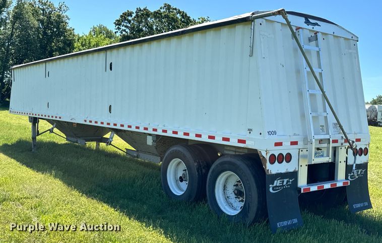 image for item DX0515 2019 JETCO KG-121 grain trailer