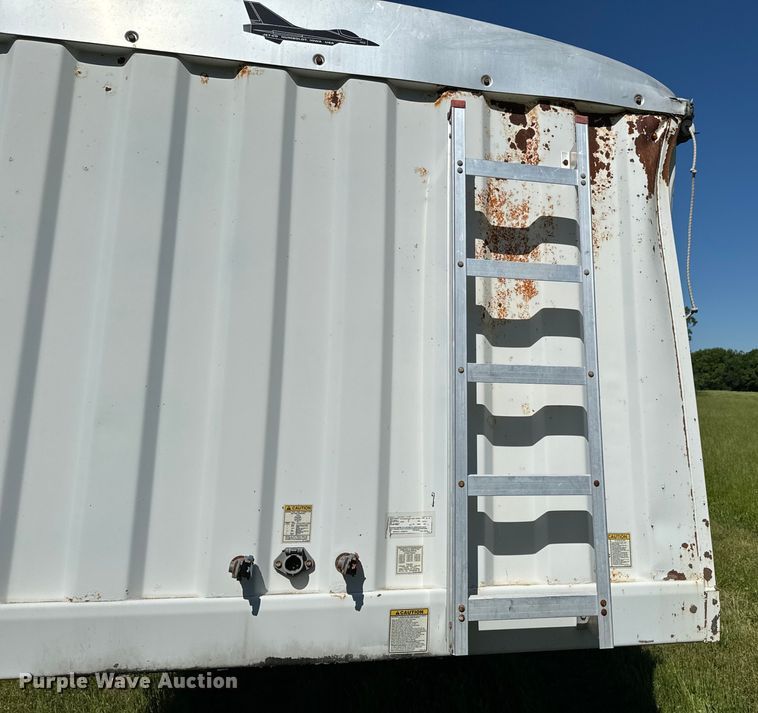 image for item DX0515 2019 JETCO KG-121 grain trailer