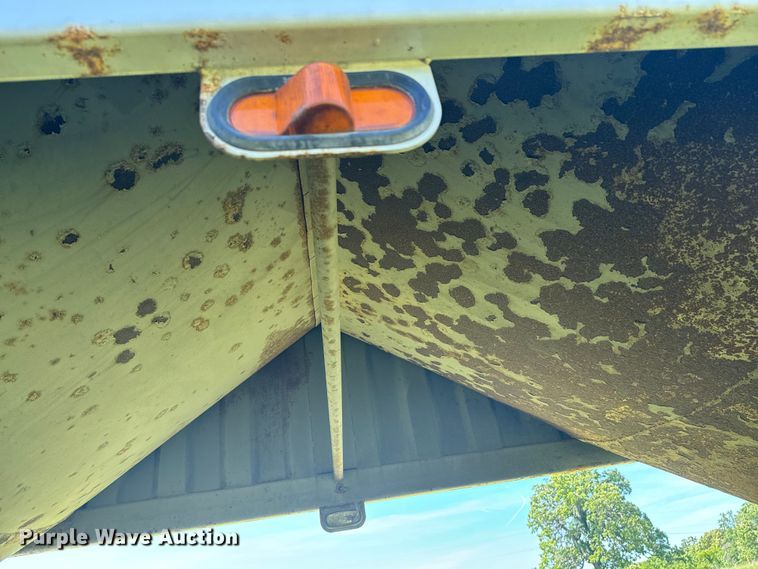 image for item DX0515 2019 JETCO KG-121 grain trailer