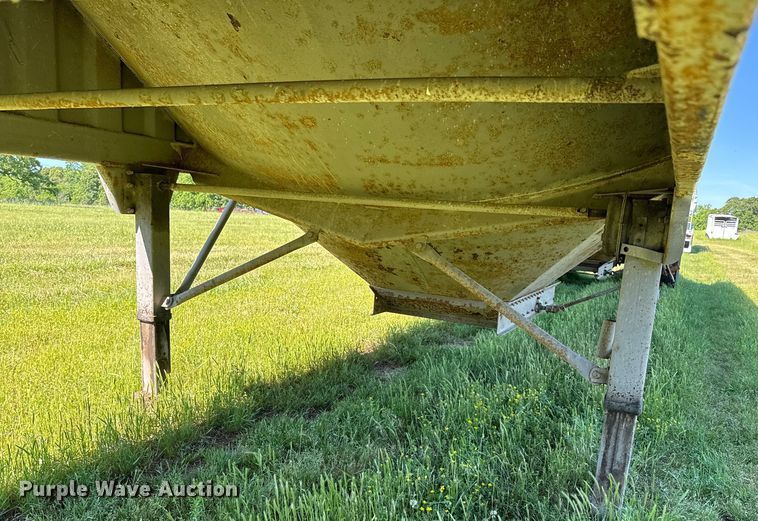 image for item DX0515 2019 JETCO KG-121 grain trailer