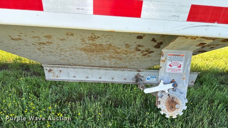 image for item DX0515 2019 JETCO KG-121 grain trailer