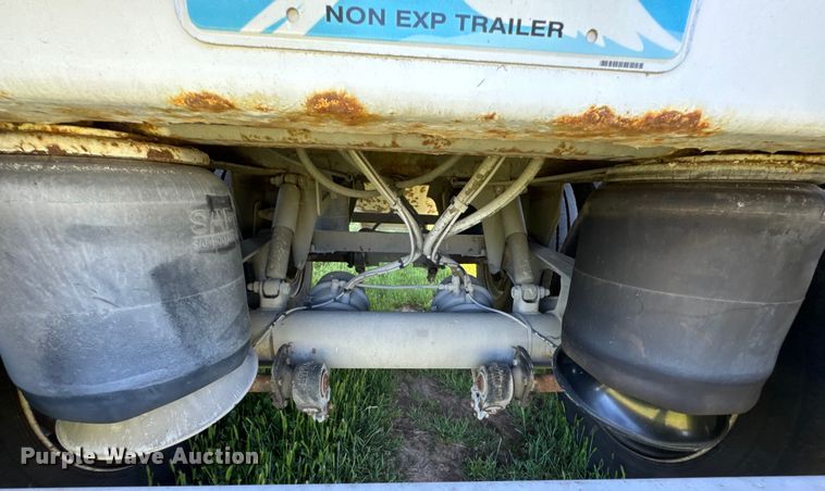 image for item DX0515 2019 JETCO KG-121 grain trailer