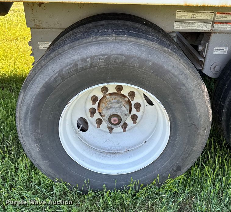 image for item DX0515 2019 JETCO KG-121 grain trailer