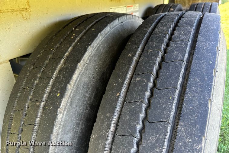 image for item DX0515 2019 JETCO KG-121 grain trailer