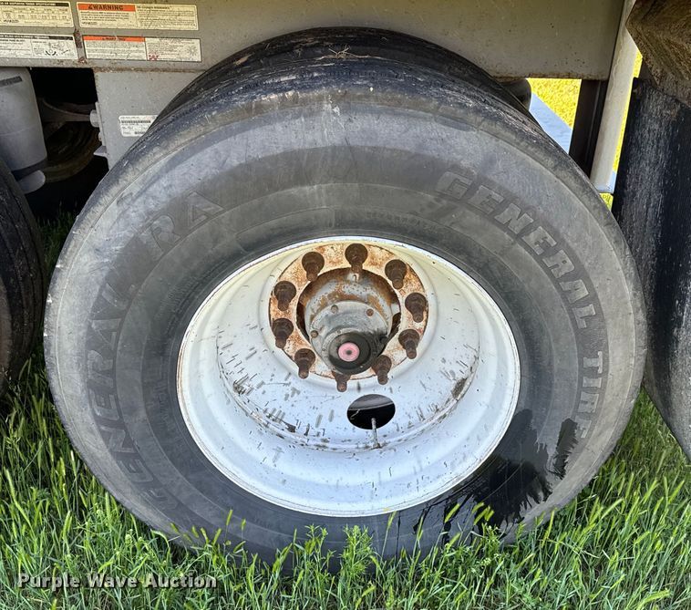 image for item DX0515 2019 JETCO KG-121 grain trailer