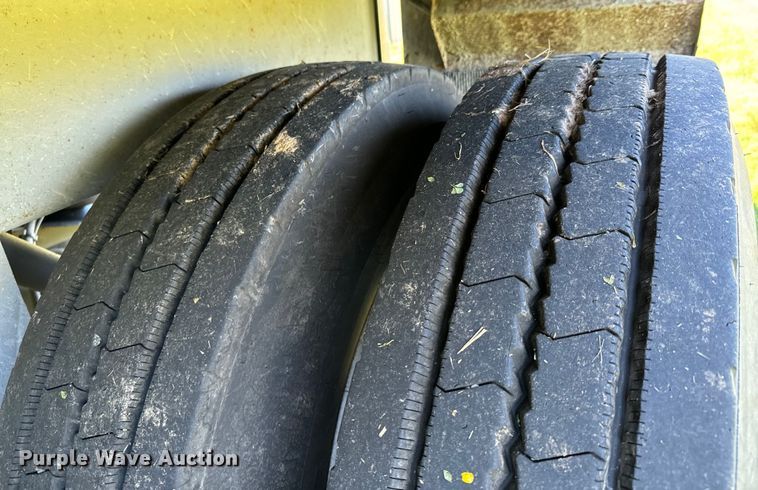 image for item DX0515 2019 JETCO KG-121 grain trailer