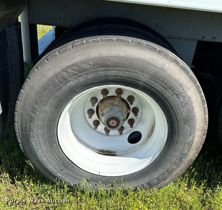 image for item DX0515 2019 JETCO KG-121 grain trailer