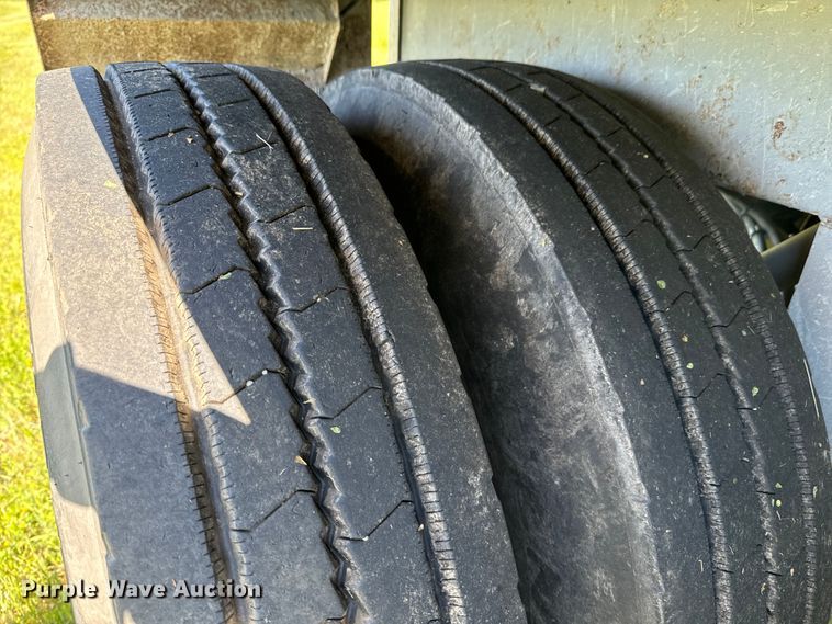 image for item DX0515 2019 JETCO KG-121 grain trailer