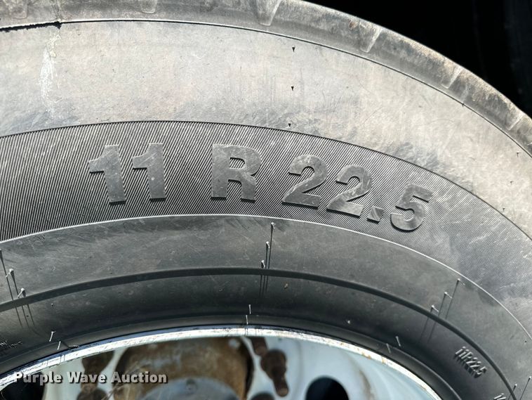 image for item DX0515 2019 JETCO KG-121 grain trailer