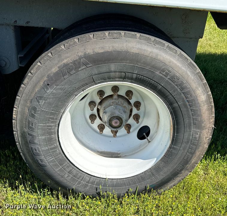 image for item DX0515 2019 JETCO KG-121 grain trailer