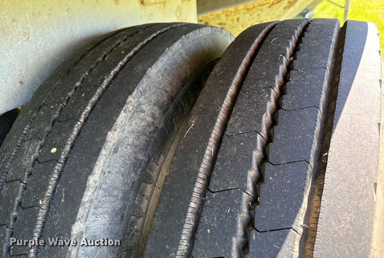 image for item DX0515 2019 JETCO KG-121 grain trailer