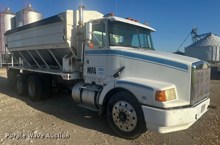 image for item EH6758 1988 WhiteGMC WCA fertilizer delivery truck