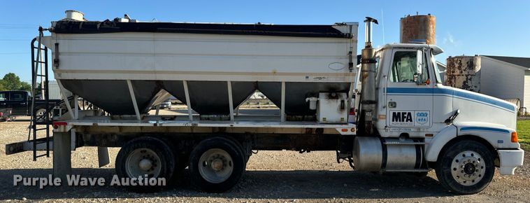 image for item EH6758 1988 WhiteGMC WCA fertilizer delivery truck