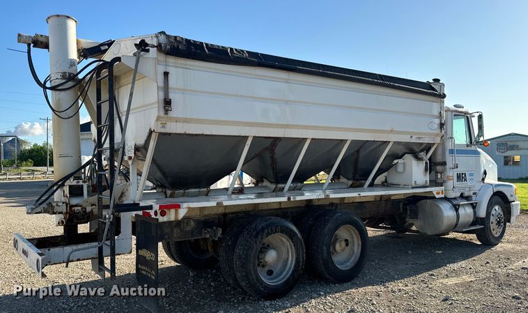 image for item EH6758 1988 WhiteGMC WCA fertilizer delivery truck