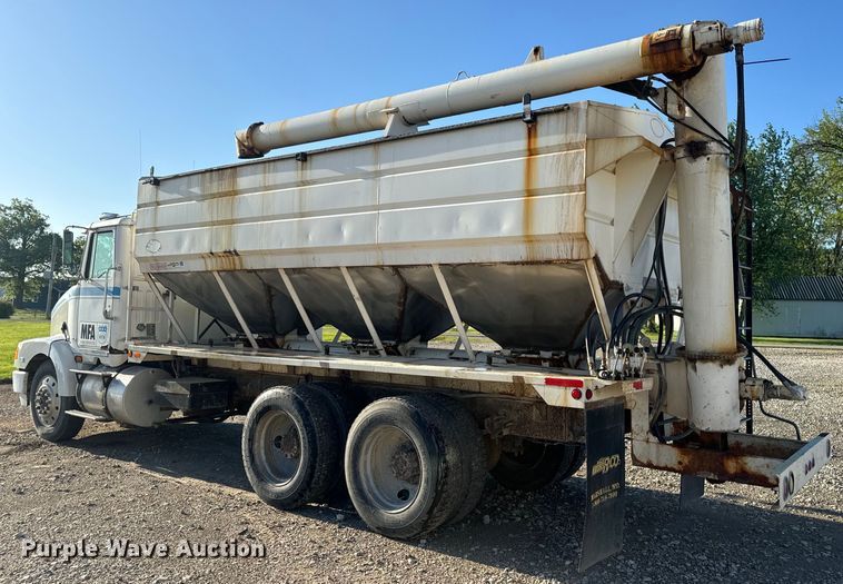 image for item EH6758 1988 WhiteGMC WCA fertilizer delivery truck