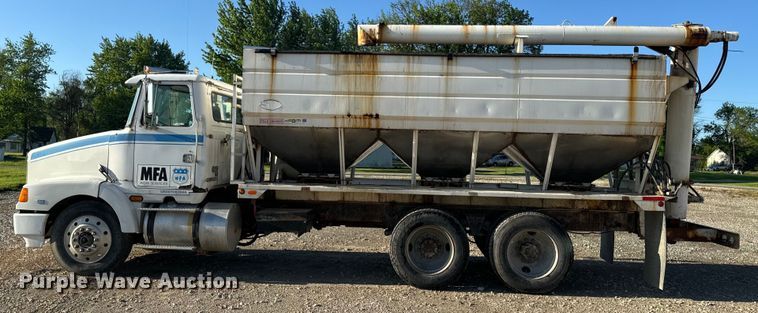 image for item EH6758 1988 WhiteGMC WCA fertilizer delivery truck
