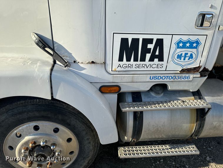 image for item EH6758 1988 WhiteGMC WCA fertilizer delivery truck