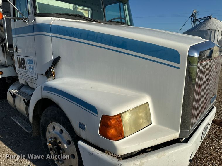 image for item EH6758 1988 WhiteGMC WCA fertilizer delivery truck