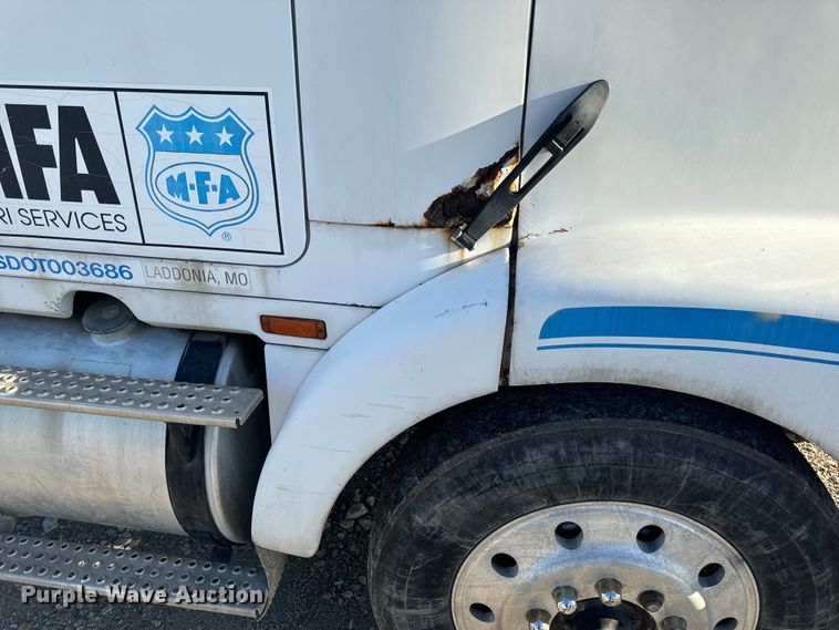 image for item EH6758 1988 WhiteGMC WCA fertilizer delivery truck