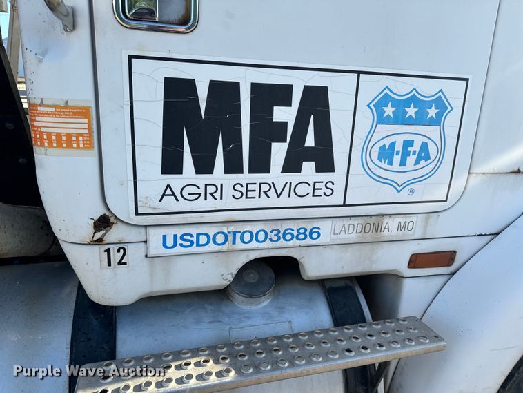 image for item EH6758 1988 WhiteGMC WCA fertilizer delivery truck