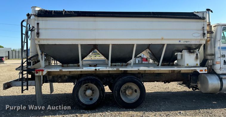 image for item EH6758 1988 WhiteGMC WCA fertilizer delivery truck
