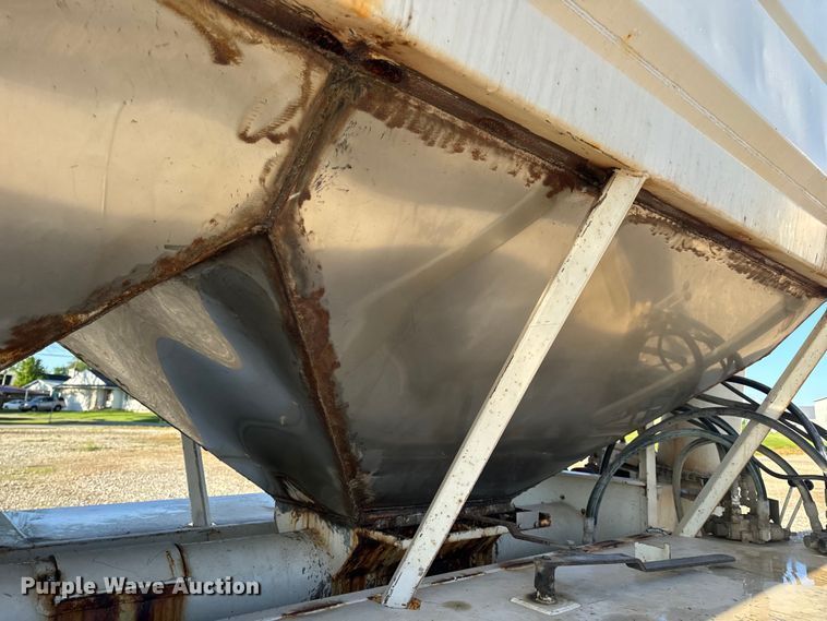 image for item EH6758 1988 WhiteGMC WCA fertilizer delivery truck