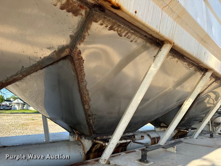 image for item EH6758 1988 WhiteGMC WCA fertilizer delivery truck