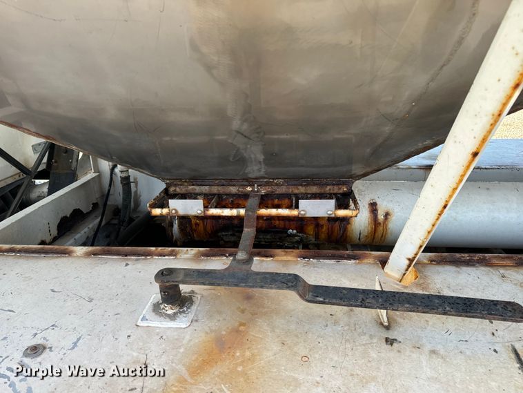 image for item EH6758 1988 WhiteGMC WCA fertilizer delivery truck