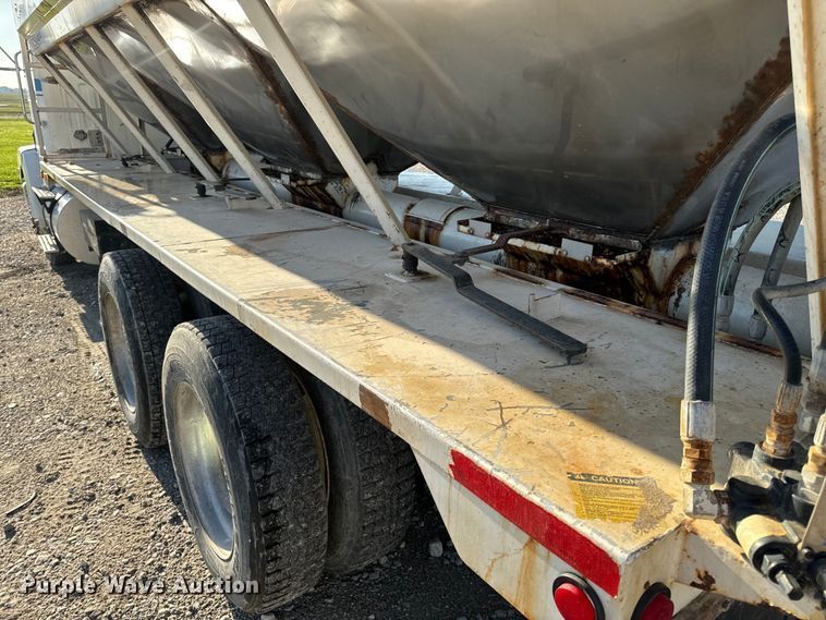 image for item EH6758 1988 WhiteGMC WCA fertilizer delivery truck