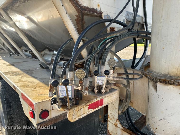 image for item EH6758 1988 WhiteGMC WCA fertilizer delivery truck