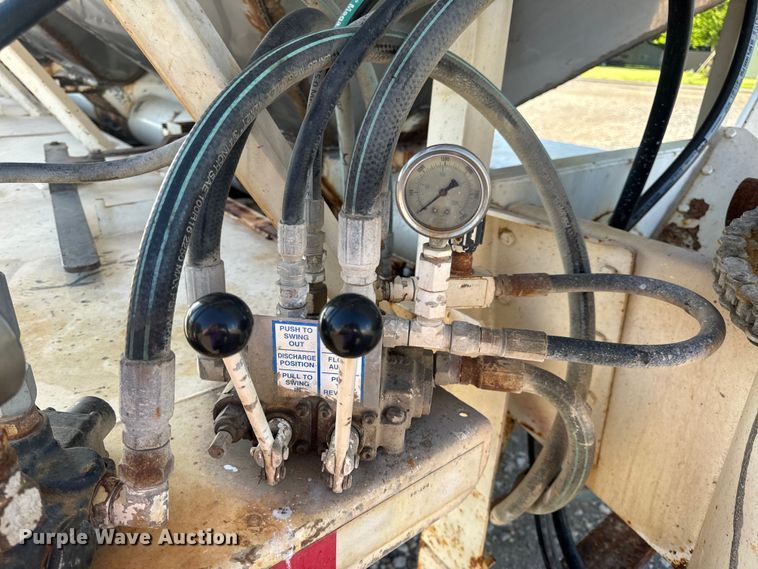 image for item EH6758 1988 WhiteGMC WCA fertilizer delivery truck