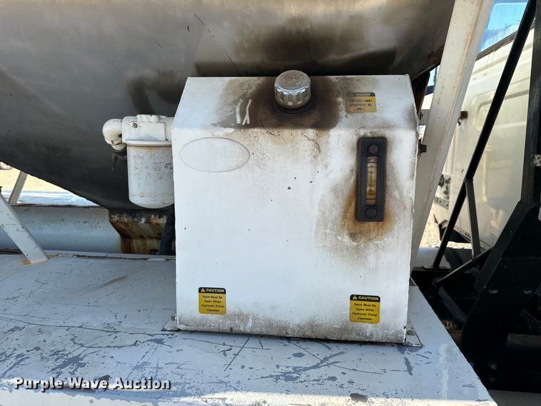 image for item EH6758 1988 WhiteGMC WCA fertilizer delivery truck